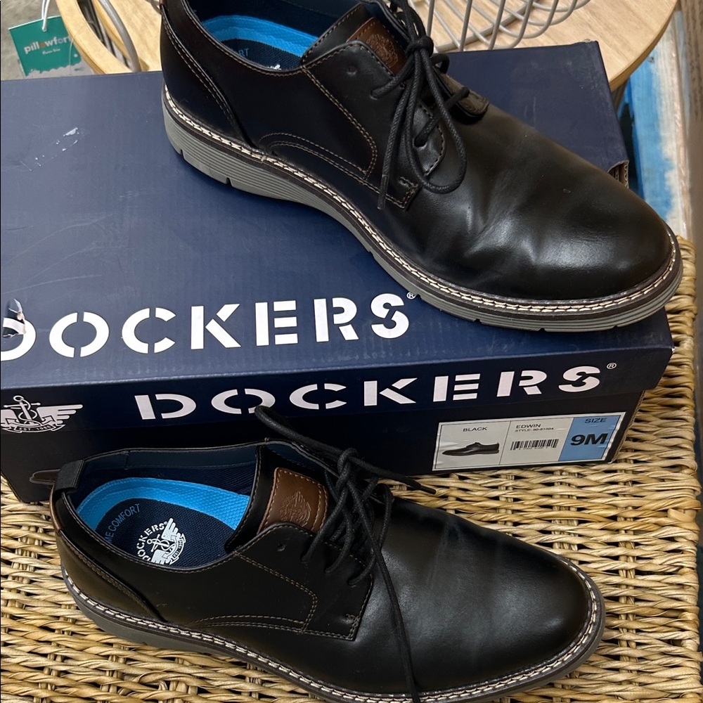 Dockers Black Leather Lace-Up Oxfords with Brown Accents